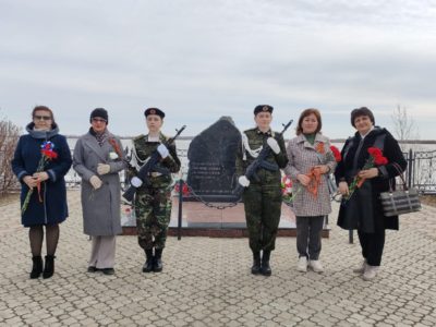 Возложение цветов в память о погибших в годы ВОВ
