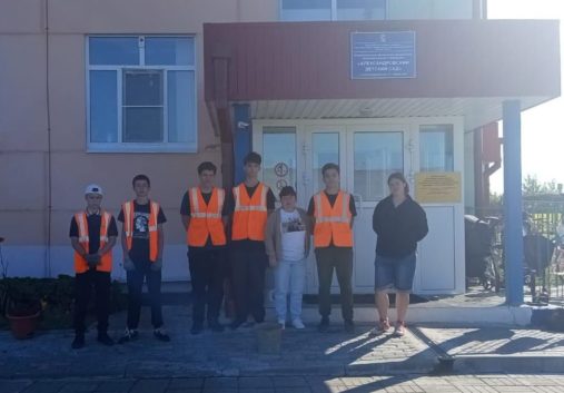 Трудовая бригада с акцией “Дарю тепло”: учимся помогать и делаем добрые дела!